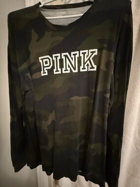 PINK Victoria's Secret Camo Long Sleeve Tee in Olive/Black